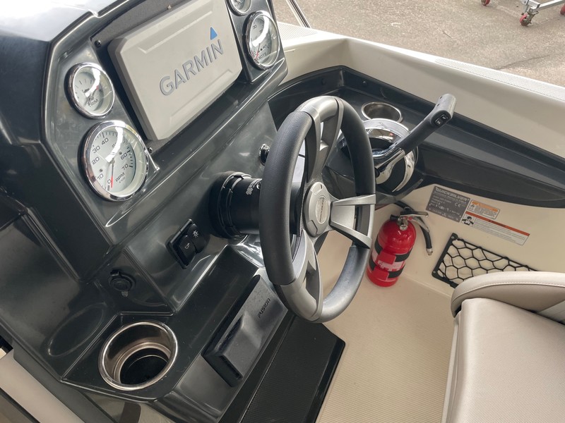 Quicksilver 555 CABIN Mercury 80 ELPT 