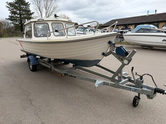 🛥️ Uttern 5600 MR med Suzuki 50 HK KUN 184 Timer  – Trailer – Klar til fiskeri og hygge på vandet