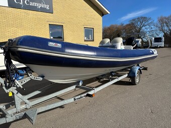 Avon Adventure 620 med Mercury 150 HK Verado – kun 147,5 timer – inkl. Brenderup trailer